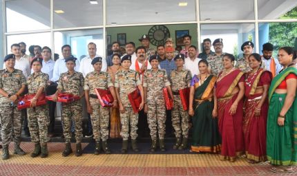 रायपुर : उप मुख्यमंत्री और वन मंत्री को ‘दंतेश्वरी फाइटर्स’ आत्मसमर्पित माओवादी बहनों ने बांधा रक्षा सूत्र