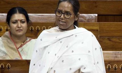 मुंबई कांग्रेस में बदलाव की आहट, वर्षा गायकवाड़ की अध्यक्ष पद पर मंडरा रहा खतरा