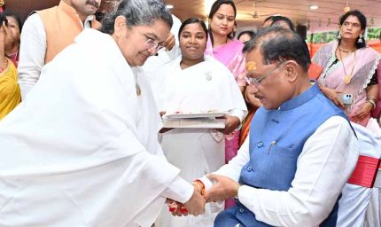 रक्षाबंधन के पावन पर्व पर मुख्यमंत्री श्री विष्णु देव साय को ब्रह्मकुमारी बहनों ने बाँधी राखी