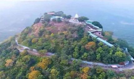 वीआईपी दर्शन में बाधा: शारदा माता मंदिर प्रबंधन को देना होगा ₹55 हजार हर्जाना