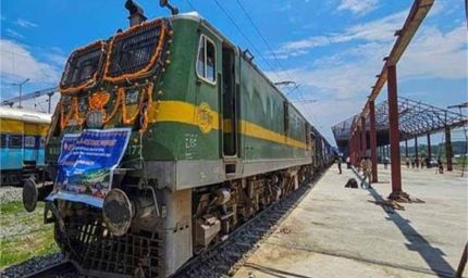 कश्मीर घाटी में पहली मालगाड़ी की एंट्री, शुरू हुआ विकास और समृद्धि का नया सफर