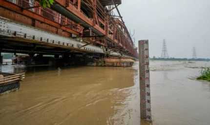 दिल्ली में खतरे के निशान पर यमुना, गाजियाबाद के 32 गांवों में बढ़ाई निगरानी