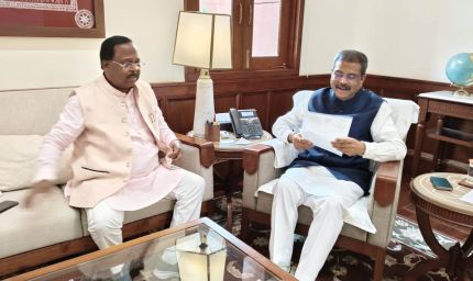 रायपुर : मंत्री रामविचार नेताम ने दिल्ली में केंद्रीय शिक्षा मंत्री धमेंद्र प्रधान से की सौजन्य मुलाकात