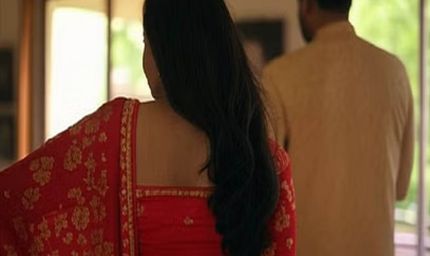 पति-बेटे को छोड़कर महिला फरारी, असम से आगरा वाले प्रेमी के साथ मुरैना में हुई भागी