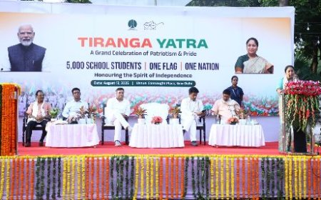 एनडीएमसी ने हर घर तिरंगा अभियान के उपलक्ष्य में 5,000 छात्रों के साथ 'तिरंगा यात्रा' का आयोजन किया।