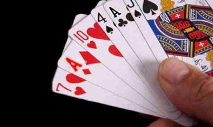 रांची होटल में चल रहा था जुआ, पुलिस रेड के बाद मचा हड़कंप