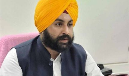 शिक्षा मंत्री की सख्त कार्रवाई, निलंबित हुए शिक्षा अधिकारी