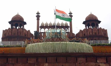 दो प्रधानमंत्री जिन्होंने कभी नहीं फहराया लाल किले पर तिरंगा – जानें इसके पीछे का कारण