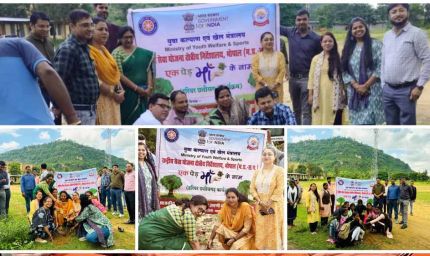 विवेकानंद महाविद्यालय में शहीदों की स्मृति में ‘‘एक पेड़ मां के नाम’ अभियान के तहत पौधारोपण एवं संरक्षण संकल्प