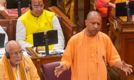 दुश्मनी छोड़िए, घर पर भोजन कराइए: माता प्रसाद को योगी की सलाह