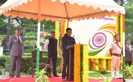 एनडीएमसी अध्यक्ष ने पालिका केंद्र में राष्ट्रीय ध्वज फहराया ।