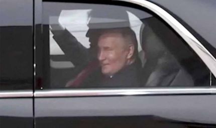 अलास्का से जीतकर लौटे पुतिन, ट्रंप खाली हाथ, अगला फोन किसे करेंगे?