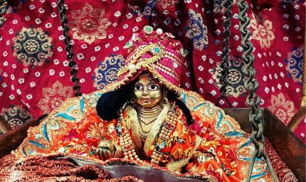 जन्माष्टमी की धूम: इस्कॉन मंदिर में भक्तों के लिए 1100 किलो मालपुआ का प्रसाद