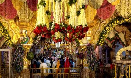 जन्माष्टमी पर सांवलिया धाम खिला फूलों से, उमड़ा भक्तों का सैलाब