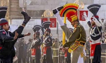 मौसम में बदलाव को देखते हुए अटारी बॉर्डर पर रिट्रीट सेरेमनी का समय बदला