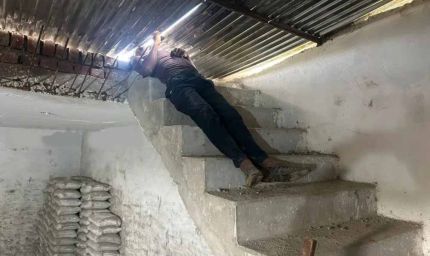 दुकान में सनसनी : संदिग्ध हालात में युवक की लाश मिलने से हड़कंप, परिजनों ने कहा- हत्या हुई है