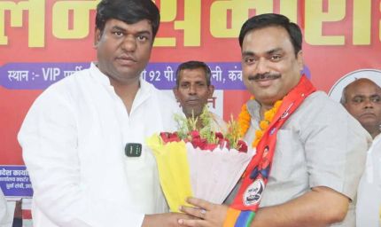 नीतीश की जदयू में सेंध: मुकेश सहनी ने रंजीत सहनी को VIP में कराया शामिल
