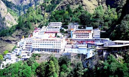 खराब मौसम के कारण वैष्णो देवी यात्रा पंजीकरण स्थगित