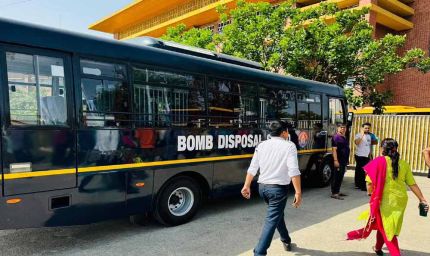 दिल्ली: 50 स्कूलों को बम धमकी, डॉग स्क्वायड और बम डिस्पोजल टीम सक्रिय