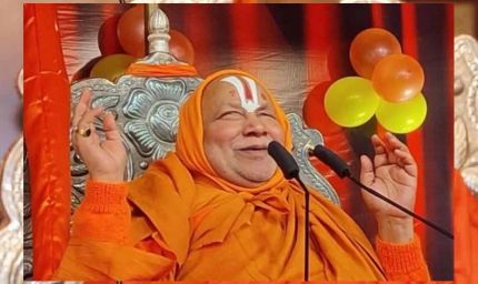 रामभद्राचार्य ने बांके बिहारी मंदिर ट्रस्ट बनाने पर जताई नाराजगी, पूछा- क्या मस्जिद या चर्च का अधिग्रहण कर सकते हैं?