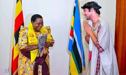 युगांडा की PM से मिले धीरेंद्र कृष्ण शास्त्री, बागेश्वर धाम मठ बनाने का रखा प्रस्ताव