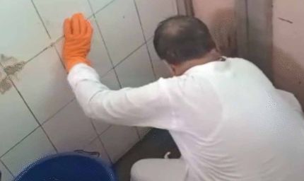 शिवपुरी में मंत्री का गुस्सा: खुद साफ किया टॉयलेट, स्वास्थ्य अधिकारी को पहनाई माला