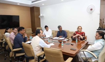 सरकार स्वास्थ्य सेवाओं को व्यापक एवं सुदृढ़ बनाने के लिए प्रतिबद्ध: उप मुख्यमंत्री शुक्ल