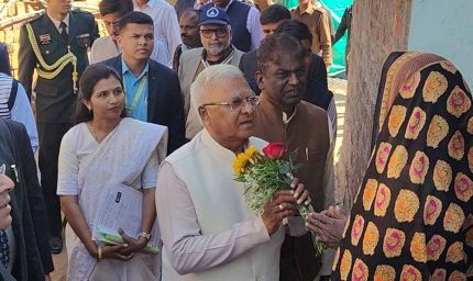 राज्यपाल पटेल प्रधानमंत्री आवास योजना के हितग्राही से मिले