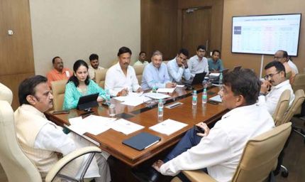 स्वास्थ्य अधोसंरचना विकास कार्य समय पर एवं गुणवत्ता के साथ करें पूर्ण : उप मुख्यमंत्री शुक्ल