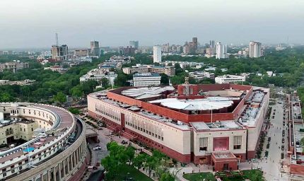 संसद की सुरक्षा पर सवाल! युवक दीवार फांदकर पहुंचा अंदर, मचा हड़कंप