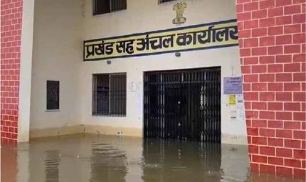 झारखंड में मूसलधार बारिश का कहर, नदियां उफान पर