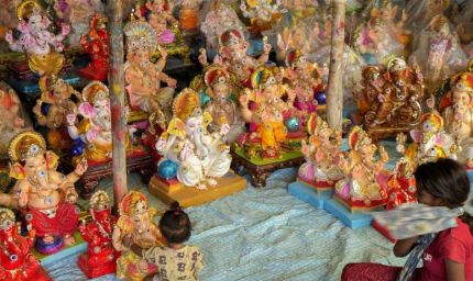 गणेश चतुर्थी पर खास: घर में सुख-समृद्धि के लिए लाएं बप्पा की ये सूंड वाली प्रतिमा