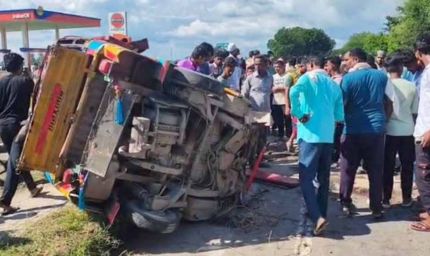 पीलीभीत में दर्दनाक हादसा: कार-टेंपो भिड़ंत में मासूम समेत 5 की मौत, कई घायल