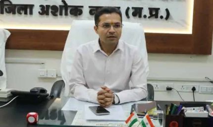 ज्योतिरादित्य सिंधिया ने की IAS अधिकारी की जमकर तारीफ, बताया काबिल-ए-तारीफ काम