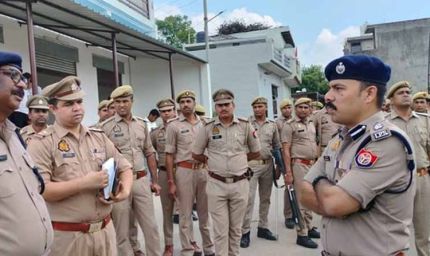 बक्सर में मारपीट के बाद बढ़ा साम्प्रदायिक तनाव, एसएसपी विपिन ताडा ने पुलिस के साथ किया फ्लैग मार्च