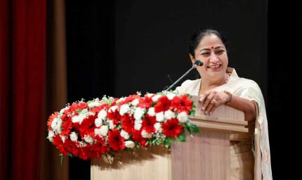 सीएम रेखा गुप्ता: तूफानों से जूझने की आदत, आसुरी शक्तियों से नहीं डरती