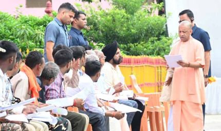 तत्परता और संवेदनशीलता से करें जन समस्याओं का निस्तारण : सीएम