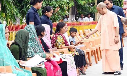 सीएम योगी सख्त: गरीबों को उजाड़ने वालों पर होगी कड़ी कार्रवाई