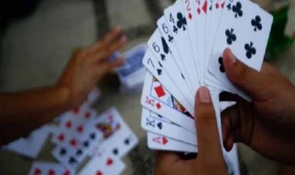 ‘बावन परियां’ के खेल का भंडाफोड़, पुलिस की छापेमारी में 11 धन्ना सेठ गिरफ्तार