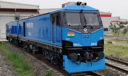 गिनी की पटरियों पर दौड़ने के लिए मढ़ौरा कारखाने से रेल इंजन रवाना