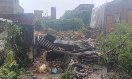 लगातार बारिश बनी काल, कच्चा मकान ढहा; मां-बेटे की मौत, पांच लोग घायल