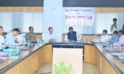 कार्यभार संभालते ही सक्रिय हुए शिक्षा मंत्री गजेन्द्र यादव, अधिकारियों संग की समीक्षा बैठक