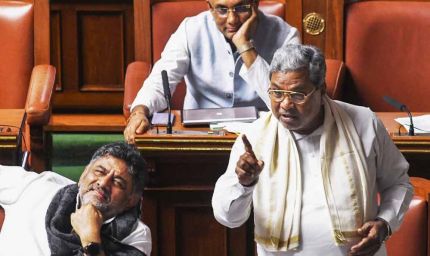 RSS की प्रार्थना सुनाते हुए फंसे DK, हाईकमान से कार्रवाई की मांग; सिद्धारमैया कैंप बना हावी