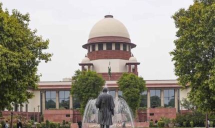 सुप्रीम कोर्ट सख्त: सरकार मार्केट प्लेयर नहीं, आउटसोर्सिंग से कर्मचारियों का शोषण गलत