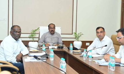 रायपुर : केन्द्रीय आवास और शहरी कार्य मंत्रालय की ऑनलाइन समीक्षा बैठक में शामिल हुए उप मुख्यमंत्री अरुण साव