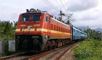 भारी बारिश के चलते 18 ट्रेनें कैंसिल, रेलवे ने जारी की लिस्ट