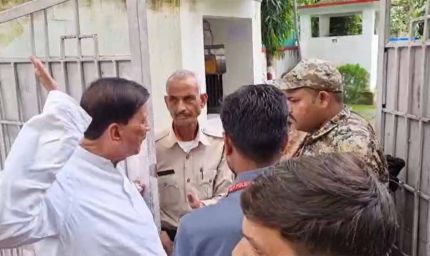 भिंड में विधायक का हंगामा, कलेक्टर को मारने के लिए उठाया हाथ, वीडियो वायरल