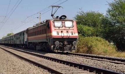 दीपावली-छठ पर ट्रेन से सफर मुश्किल, अभी से ‘नो रूम’ की स्थिति