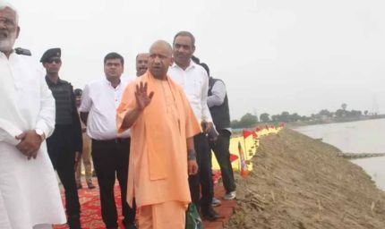 यूपी में बाढ़ : इस साल 43 जनपदों पर नदियां हुईं नाराज़, योगी सरकार बनी ढाल