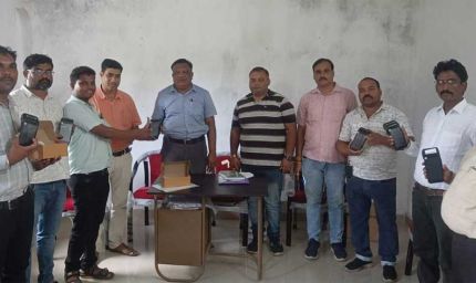 जिले में उर्वरक वितरण होगा हाई-टेक, निजी विक्रेताओं को मिली L1 Pos मशीनें